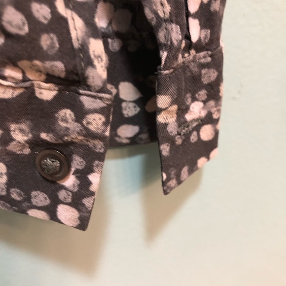 Eddie Bauer Woman Blouse with Pockets - Picture 4 of 9